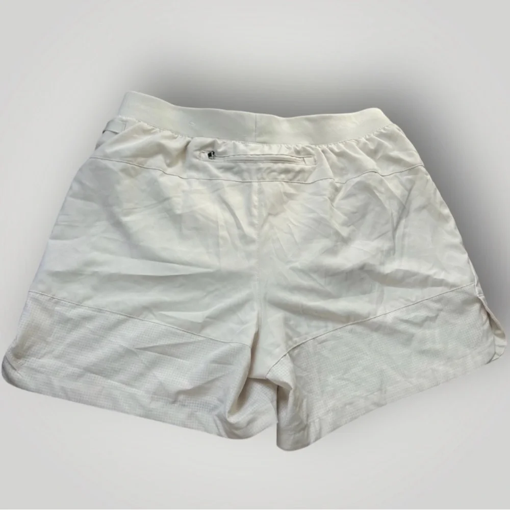 Old Navy Active Shorts Size M - Picture 2 of 2